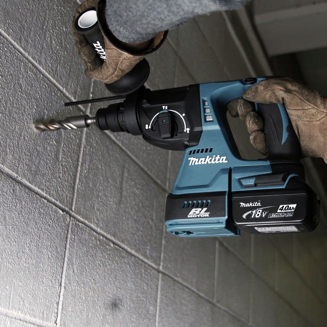 MAKITA DHR242RMJ 18V LXT 24MM SDS+ PLUS BRUSHLESS ROTARY HAMMER DRILL INC 2X 4.0AH BATTS