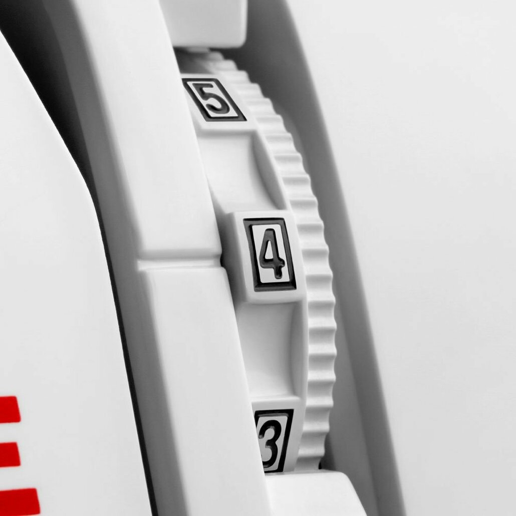 JAN 3160QDC Computerized Sewing Machine w/ Hard Cover + Extension Table + Quilt Kit + More!